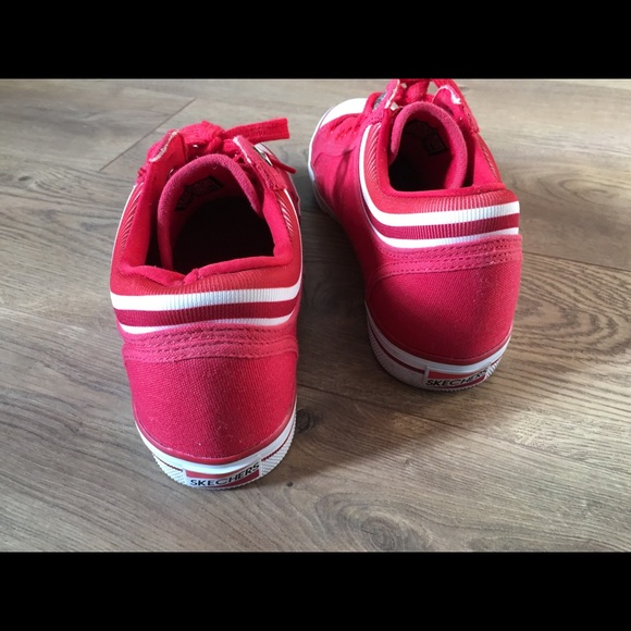 Sketchers Sneakers Red Stars and Stripes 8.5 - Picture 4 of 10